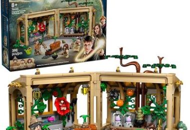 LEGO Harry Potter Hogwarts Castle Herbology Class